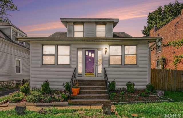 2038 McLaran Avenue Gallery 1