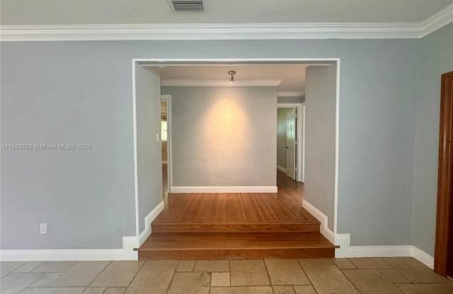 8945 SW 125th Ter Gallery 3