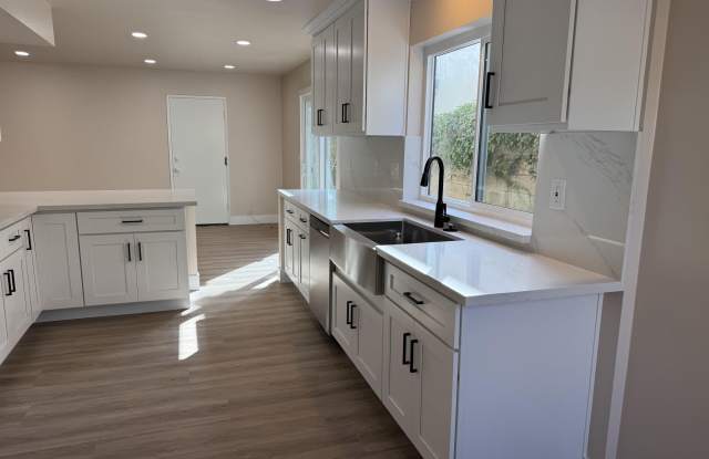 12475 Sunnyglen Drive Gallery 4