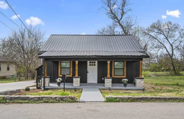 Charming 2BR Lebanon Home with Modern Updates & Large Yard photos photos Charming 2BR Lebanon Home with Modern Updates & Large Yard photos photos