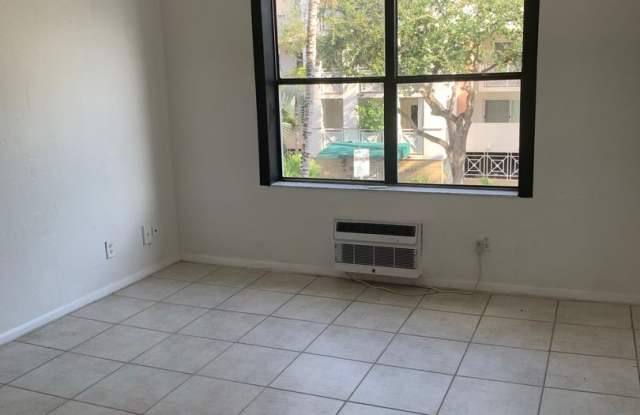 Charming Studio / 1 Bath in the Heart of South Beach Gallery 3