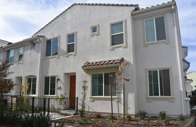 5301 E Commerce Way Unit 53104 photos photos