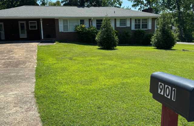 901 4th Avenue - 901 4th Avenue Northeast, Jacksonville, AL 36265