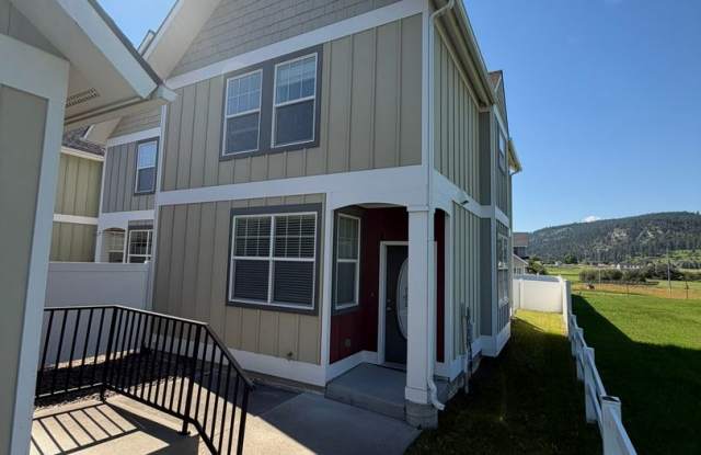 Charming 2-Story Townhome with Vaulted Ceilings photos photos