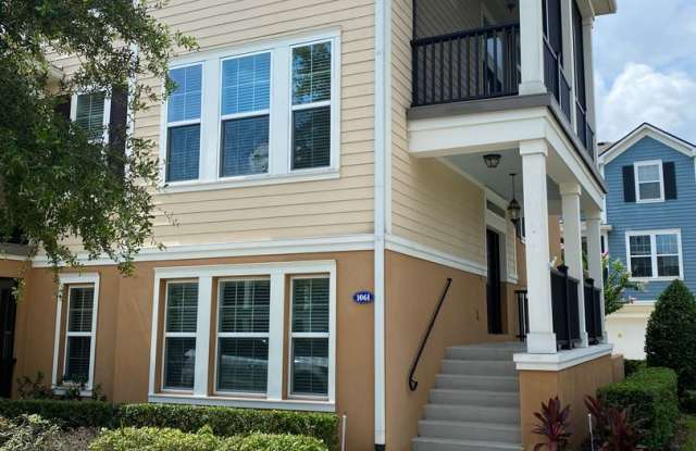 STUNNING  3 BR/3.5 BA TOWNHOME IN THE BEAUTIFUL Gallery 3