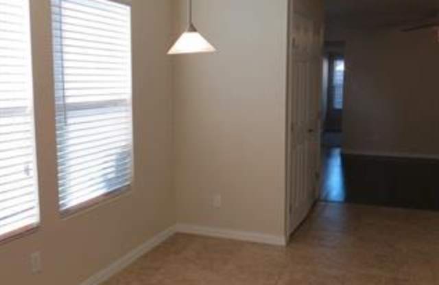 2322 Bloomfield Drive Gallery 3