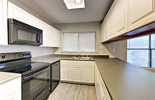 7927 Wayside Trail Gallery 2