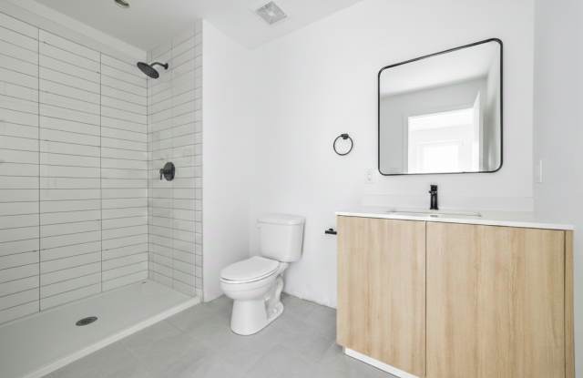 Brand New Build! 2 Bed 1 Bath, Washer/ Dryer in Unit Gallery 4