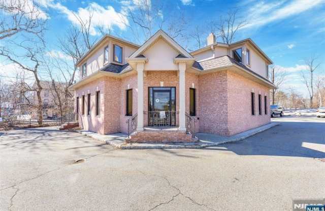 146 Main Street 3 photos photos