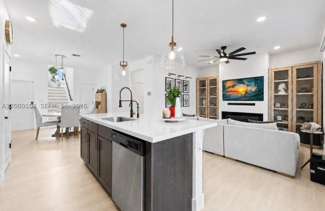 1768 SE 8th Ter Gallery 2