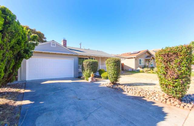 Charming 3 Bed, 2 bath in the East Foothills - 3483 Joanne Avenue, San Jose, CA 95127