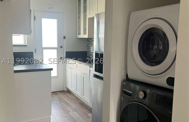 225 SE 16th Ave photos photos