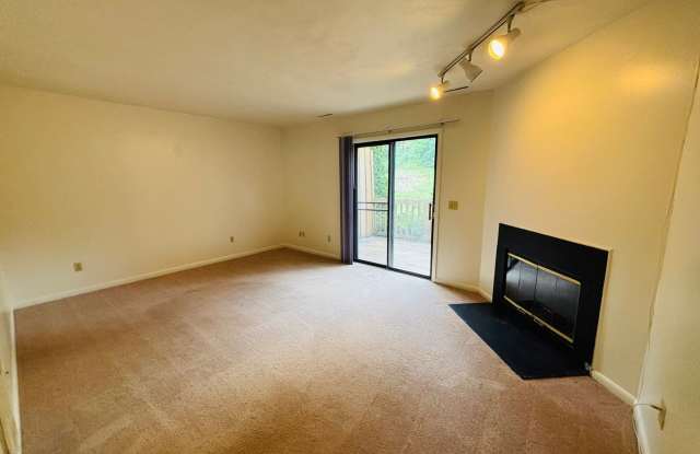 2 Bedroom, 2.5 Bath Townhouse Gallery 4