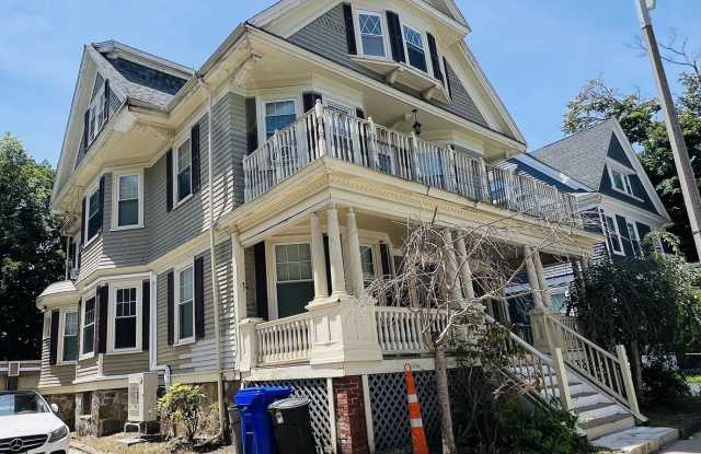 Spacious 3-Bed Near Franklin Park – Private Deck + In-Unit-Exclusive Laundry – ONE MONTH FREE! Gallery 3