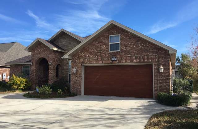 Beautiful All Brick Entertainer's Dream in Hawk's Landing! Gallery 1