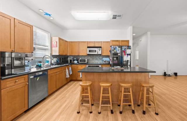 4-Bedroom Pet-Friendly Rental Home in Ewa Beach, Hawaii with Garage Parking Gallery 1