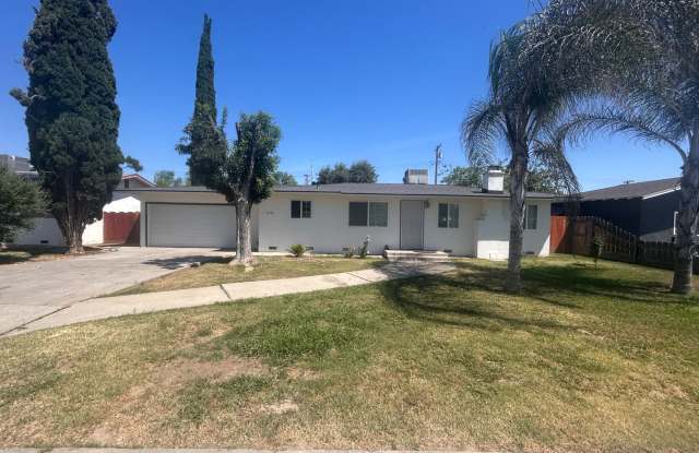 Move in Ready in  Hanford 3 bedroom, 1 bath with large yard! photos photos
