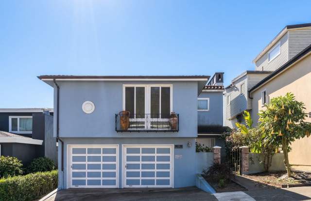 3BR/ 2 1/2 BTH pet friendly house with ocean views, deck, garage and laundry Gallery 3