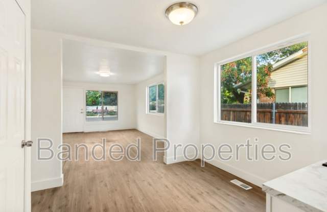 802 East Redmaple Road Gallery 1
