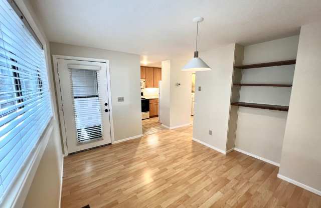 Great 1 bed/1.5 Bath with Additional Loft/office room in NW Bend! 2112 NW Harriman Gallery 3