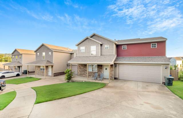 4 Bedroom 2.5 Bath Townhome near Centennial Park! Fenced Yard! photos photos