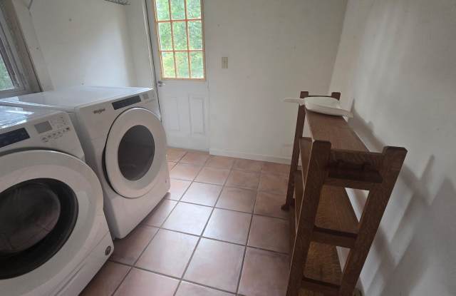 2 Bedroom  1 Bathroom home for rent Gallery 1