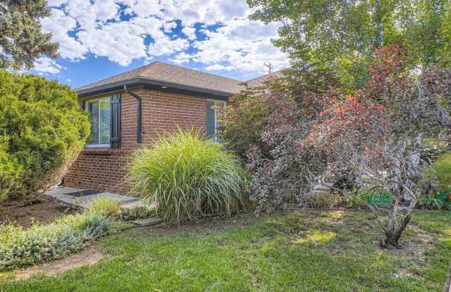 4 Bed, 2 Bath Duplex – Bright, Stylish, Move-In Ready and Free to Apply! Gallery 1