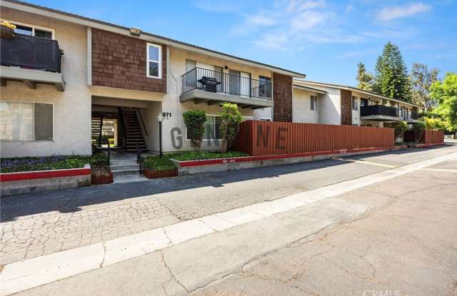Stunning 2nd Story 3 Bedroom Condo in Woodlake Villas, La Habra photos photos