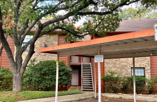 Move-In Special.  ½ off the first full month's rent with a 12 month lease Gallery 4