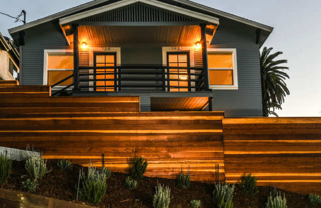 Updated 1 Bed 1 Bath in the Heart of Echo Park - Parking, laundry and great views! photos photos