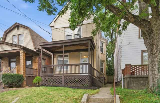 4 Bed 1.5 Bath located in Norwood Gallery 1