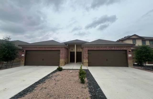 Luxury 3/2 Duplex in Seguin, Texas Gallery 1