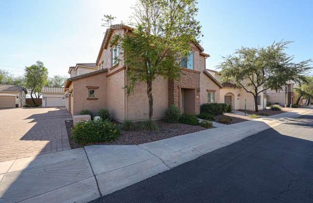 STUNNING & COMPLETELY UPDATED IN GATED COMMUNITY! Gallery 4