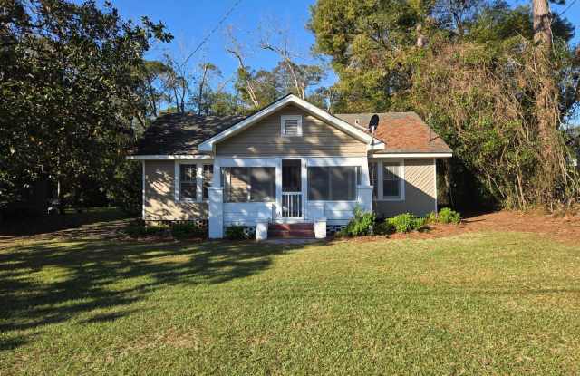 3 Bedroom 2 Bathrome home in the City of Nashville!! - 405 South Berrien Street, Nashville, GA 31639