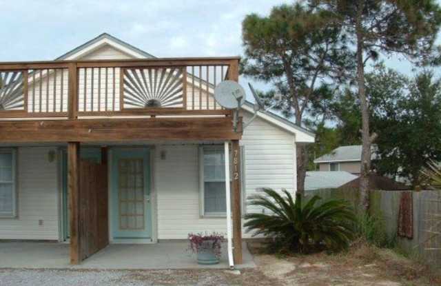 Very cute, 1 bedroom 1 bath,walking distance to Restaurants and BEACH!! photos photos