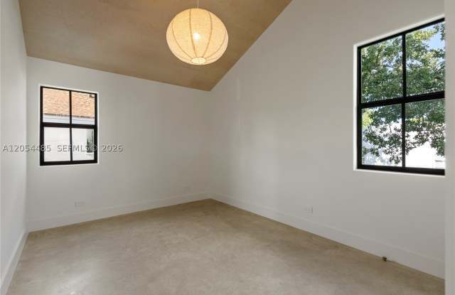 3620 Plaza Street Gallery 3