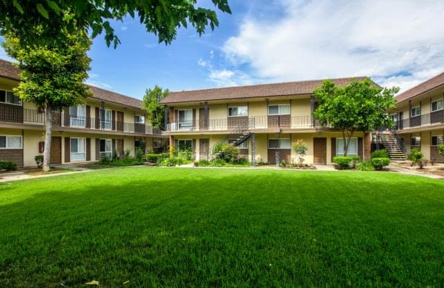 Tustin Parc photos photos