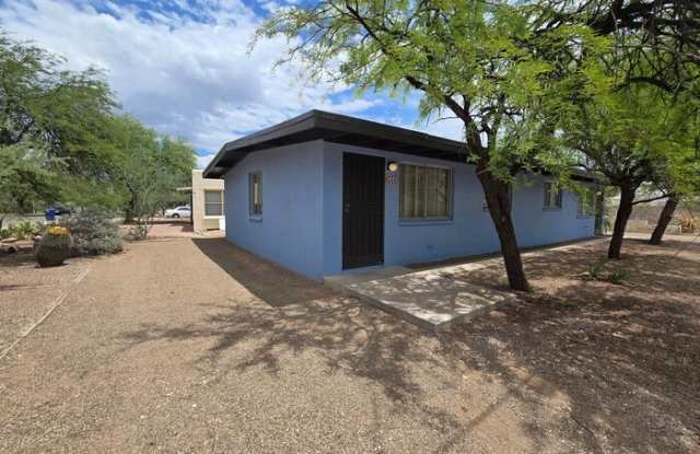 2642 North Santa Rita Avenue photos photos