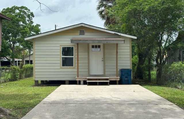 243 FREDDY FENDER LN. photos photos