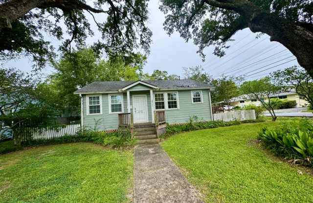 Must See this 3/2 Cottage Home 3712 Hyacinth Ave. Near LSU Lakes photos photos