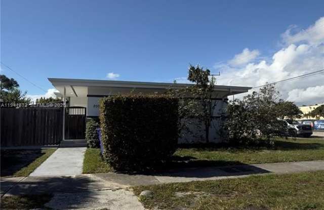 2000 SW 13th Ct photos photos