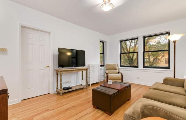 1850 W LUNT Avenue Gallery 3