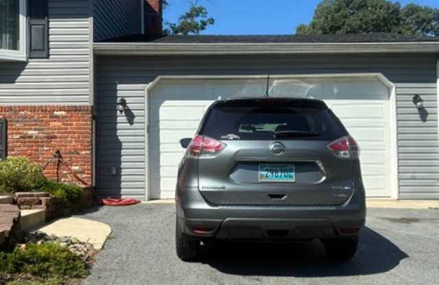 Spacious 3-Bedroom Home 1st Floor in a Water-Privileged Pasadena Community Gallery 3