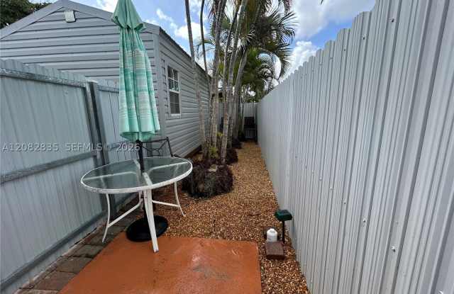 14830 SW 178th Ter Gallery 1