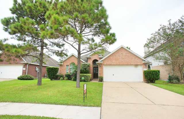 Great Location in Pearland. - 11409 Summit Bay Drive, Pearland, TX 77584