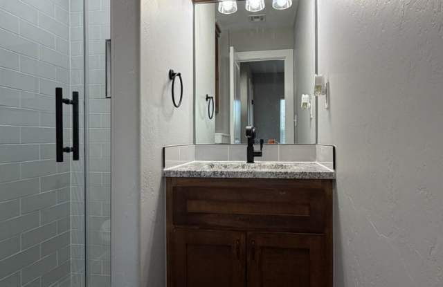 306 G St, Elgin - HOT New Listing! Gallery 4