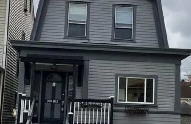 Charming 3 bedroom, 1 bath home in Stowe Township photos photos
