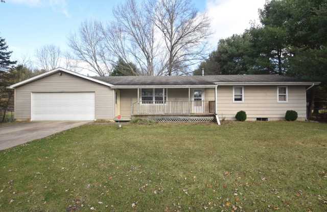 Mishawaka- 3 bedroom Country living near the Main Street Shopping and Edison Lakes business district. photos photos