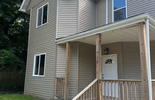 FABULOUS 4 BED HOME New Brighton - 716 Allegheny Street, New Brighton, PA 15066
