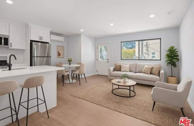 1518 1/4 Stearns Dr photos photos